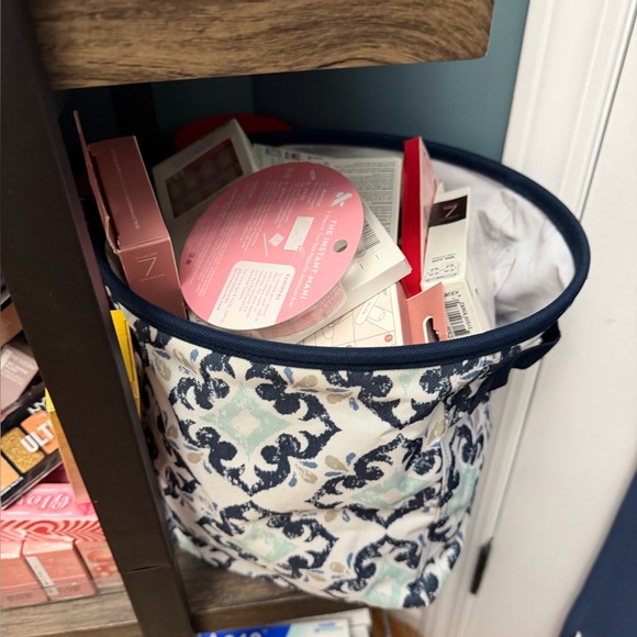 Health & Beauty - Unlisted - Shelf Pulls - Picture 12 of 16